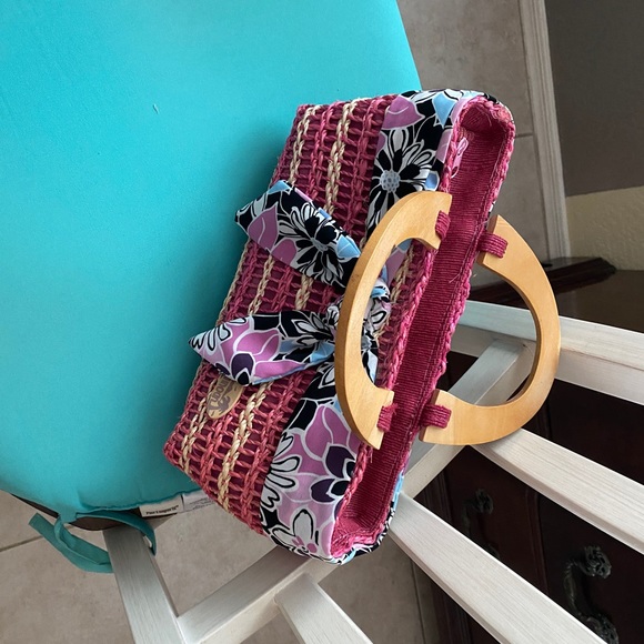 Vintage Straw and cloth purse with wooden handles. Excellent condition. 12” x 6” - Picture 2 of 5